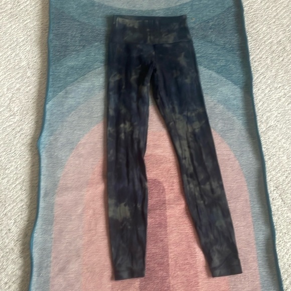 Lululemon Black & Green Acid Wash High Rise Leggings - Picture 10 of 14